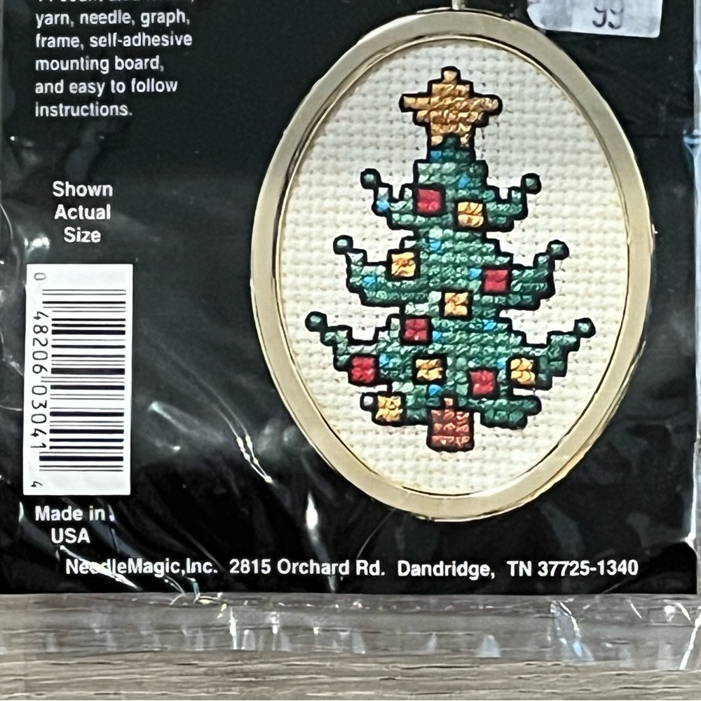 NWT Set of 2 NeedleMagic Inc Holiday Stitch ‘N Frame Counted Cross Stitch Kits - Picture 10 of 13